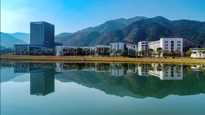 深圳电子科技公司：揭秘其优势与挑战